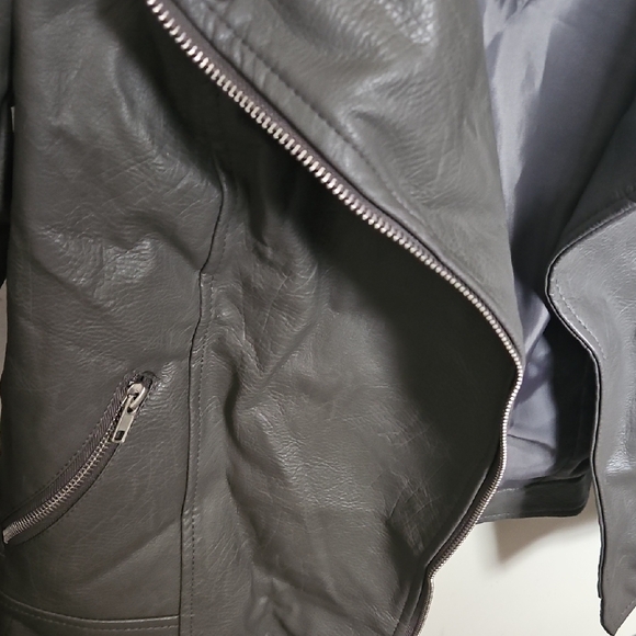 Forever 21 Gray Leather Motorcycle Jacket with Asymmetrical Zipper - Picture 5 of 6